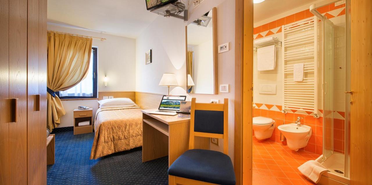 Hotel Cristallo Peio Bagian luar foto