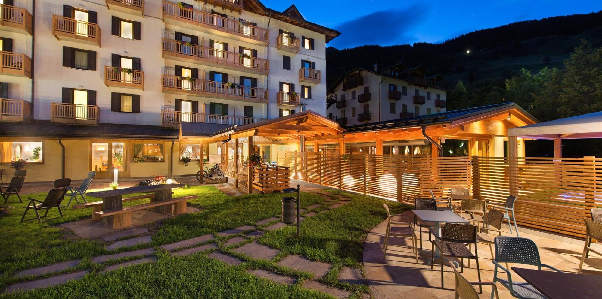 Hotel Cristallo Peio Bagian luar foto